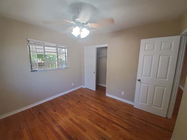 Building Photo - Two Bedroom House with carport