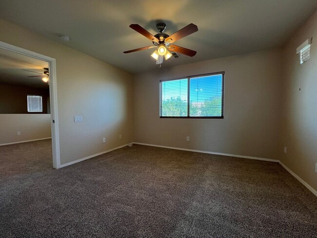 Building Photo - Ray & Signal Butte 4 Bedroom + loft/den