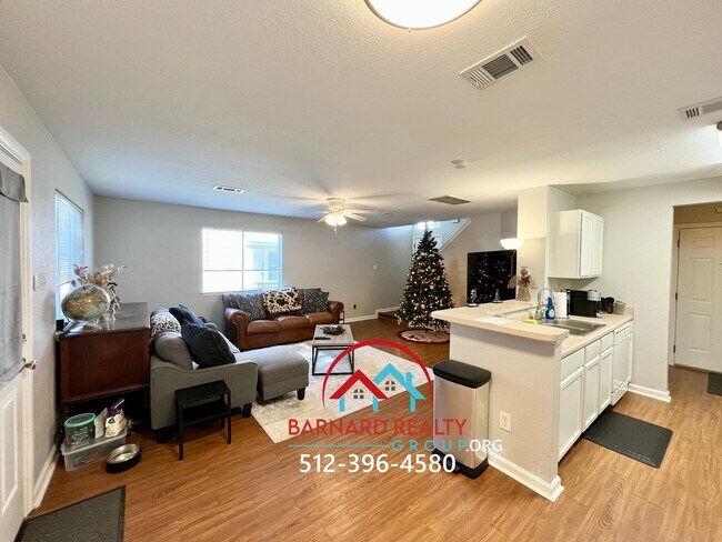 Building Photo - Available Mid July: Well maintained Duplex with Garage and Yard- Close to TX State Bus Stop!