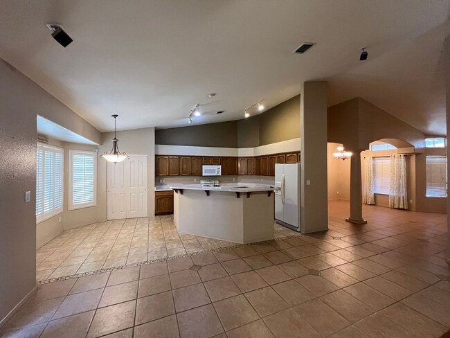 Building Photo - 3 BEDROOM HOME IN FALLS RANCH!