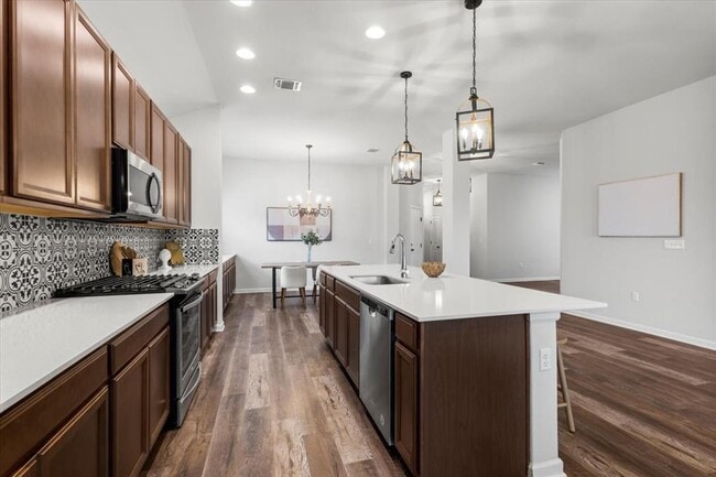 Building Photo - 7909 Catbird Ln