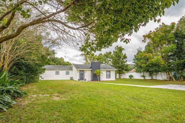 Building Photo - 2233 E Kaley Ave