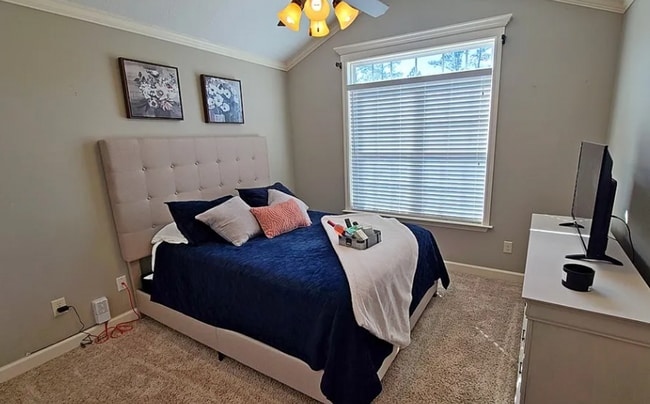Building Photo - Charming 3-Bedroom Home with Lake Views and Modern Amenities in Hahira, GA