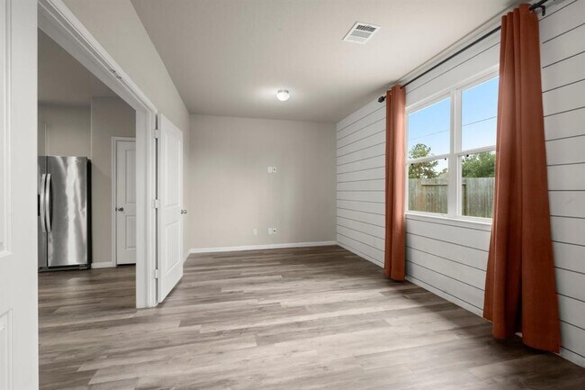 Building Photo - 22127 Regal Heights Dr