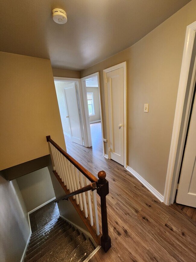 Building Photo - Recently Renovated 3 Bedroom in Harrisburg!