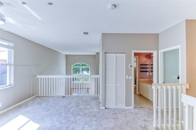 Building Photo - 3769 SW 51st St