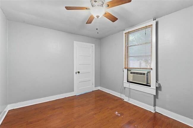 Building Photo - 2207 Santa Rita St