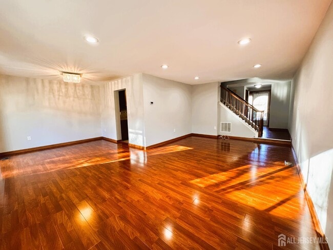 Building Photo - 160 Thoreau Dr