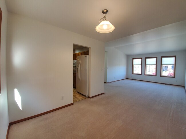 Building Photo - 810 S Dawes St