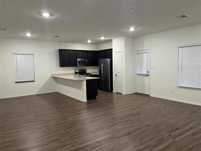 Building Photo - 105 Five Mile Cove