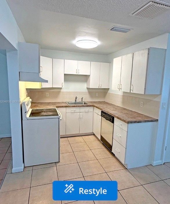 Building Photo - 12096 Dolphin Dr