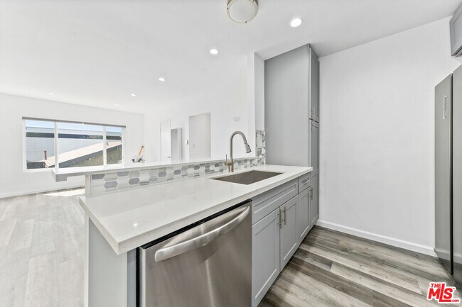 Building Photo - 646 Tularosa Dr
