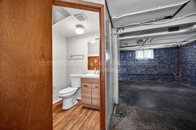 Building Photo - 44 Jendale Ct