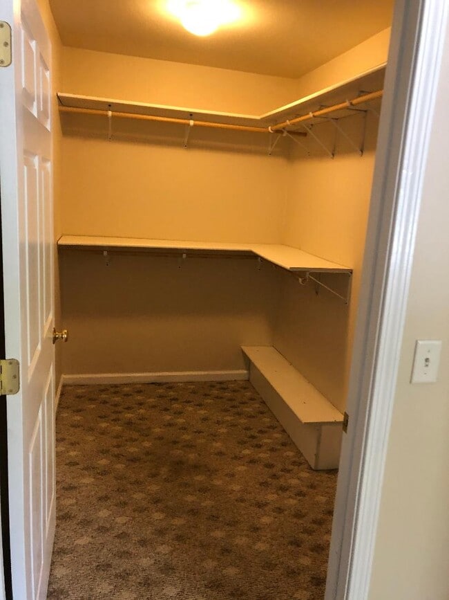 Building Photo - 1009 Briarwood Rd