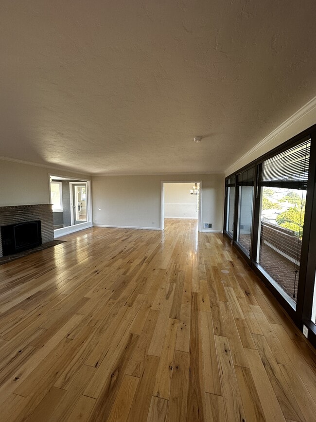 Building Photo - 2036 Braemar Rd