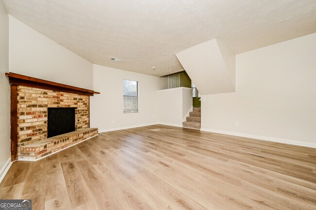 Building Photo - 4276 Old Lake Dr