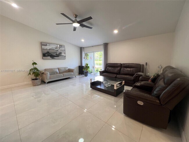 Building Photo - 1590 Orion Ln