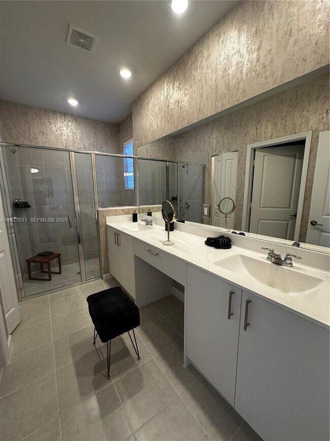 Building Photo - 2288 SE 30th St