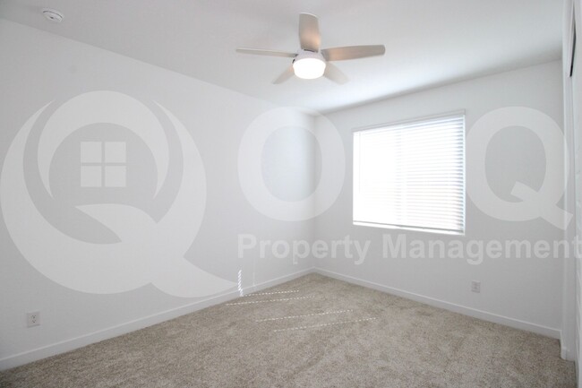 Building Photo - 3303 S Piedra Cir