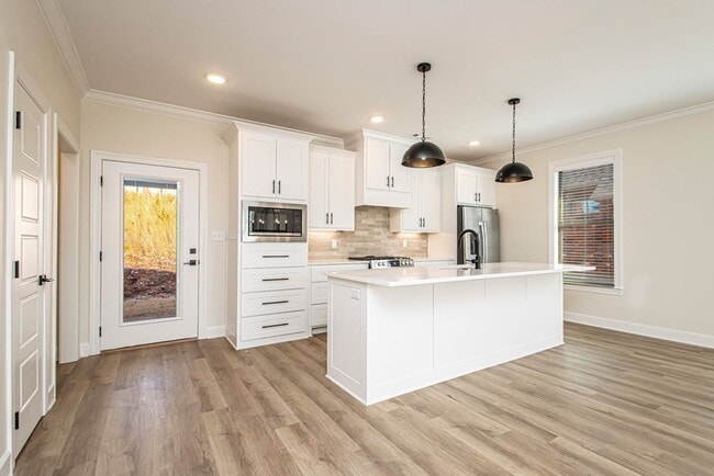 Building Photo - Newer Construction Home, WLR