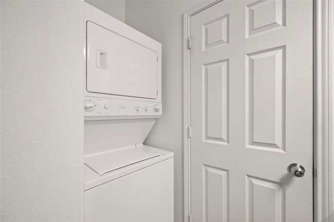 Building Photo - 9200 Westheimer Rd