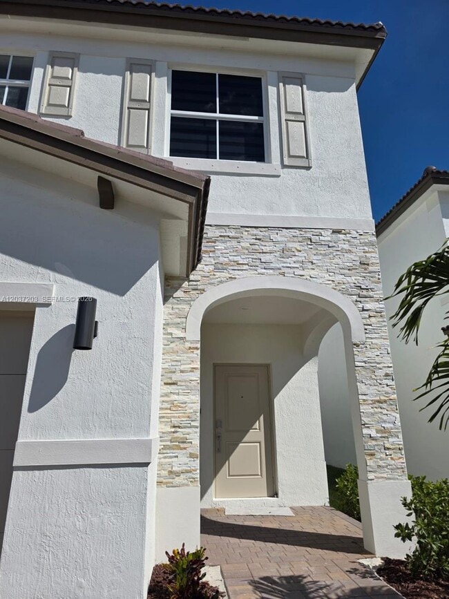 Building Photo - 2741 SE 24th Ct