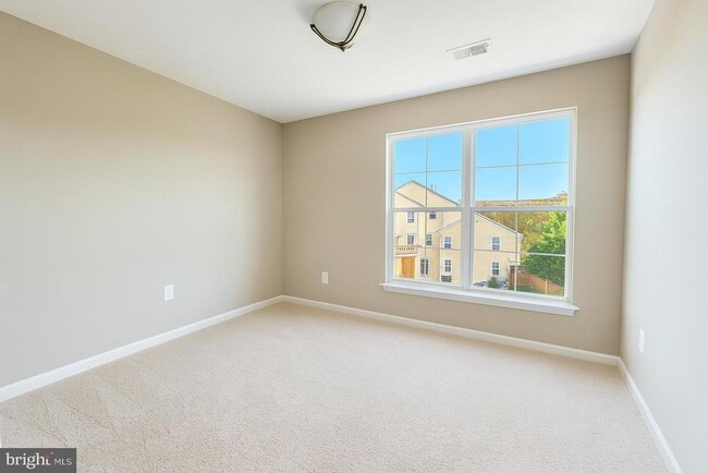 Building Photo - 44180 Shady Glen Terrace