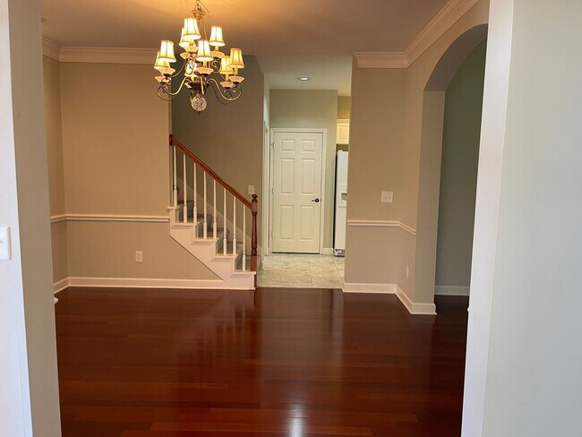 Building Photo - 215 Stoners Glen Ct