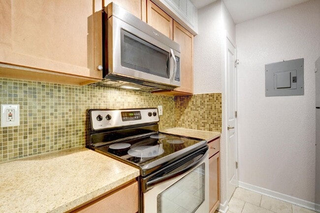 Building Photo - 3204 Menchaca Rd