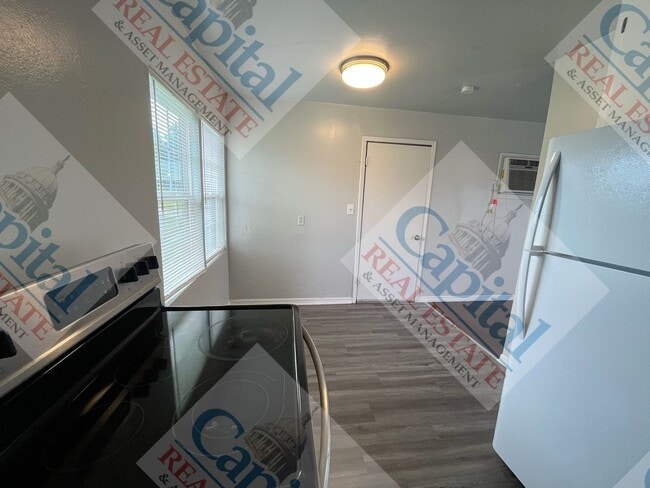 Building Photo - Charming 2 Bedroom w/ Move in Special