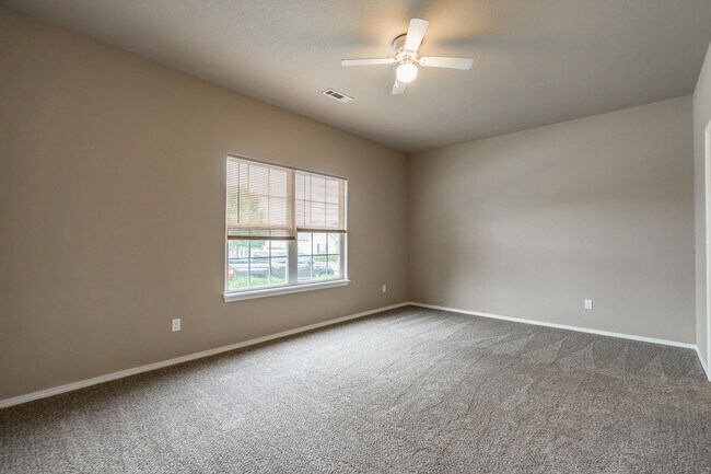 Building Photo - Spacious 3 Bedroom Home Close to UofA!