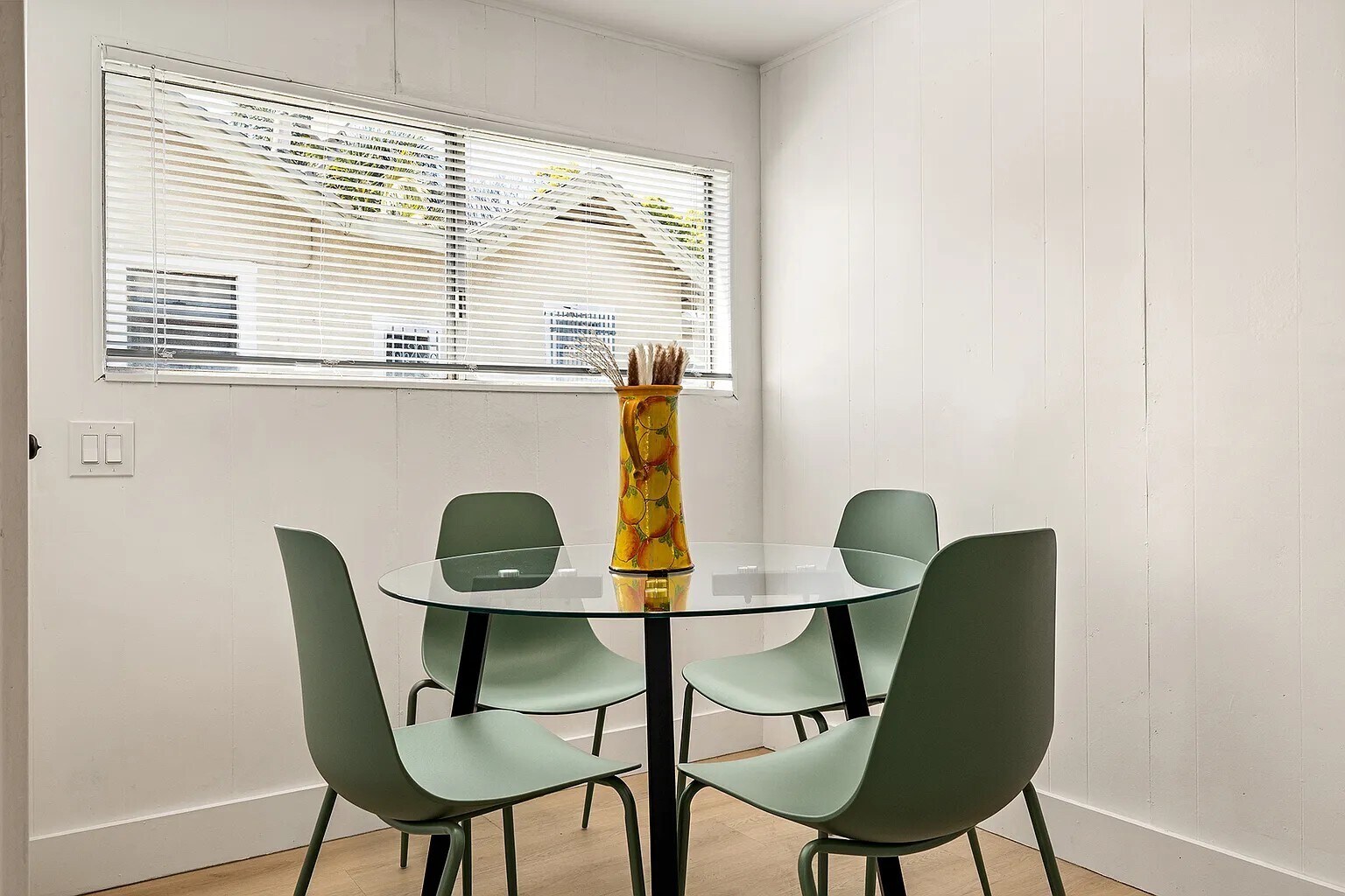 Building Photo - 619 W Kelso St