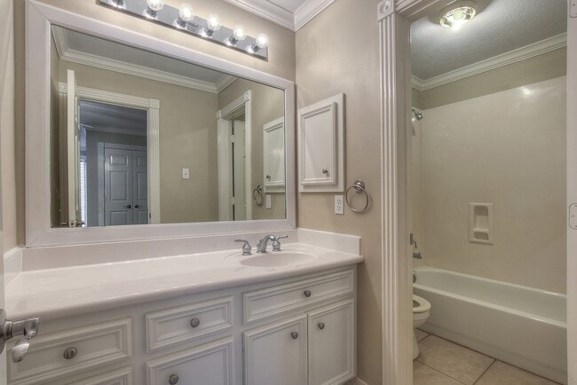 Building Photo - 10819 Lake Windcrest Blvd