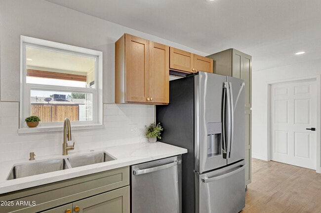 Building Photo - 109 W Kinderman Dr