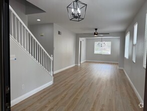 Building Photo - Close to Camp Pendelton Spacious 6-bedroom...