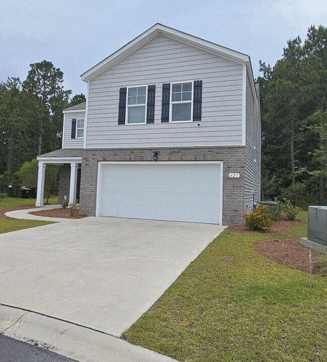 Building Photo - Luxury Meets Privacy in This 4-Bedroom Cul...