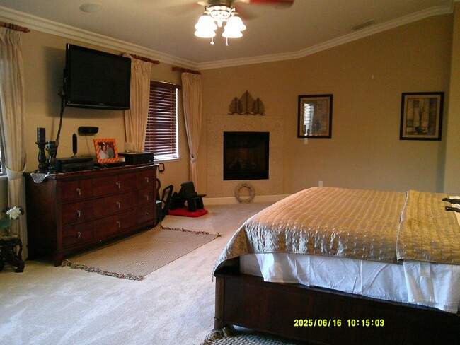 Building Photo - 5002 S Ridgefield Way
