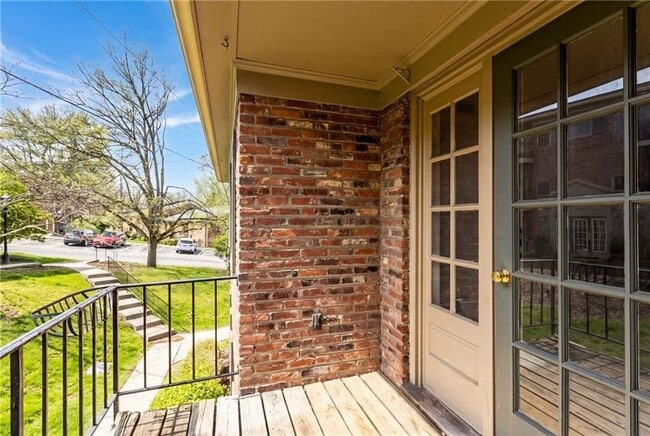 Building Photo - 940 Adam Dr