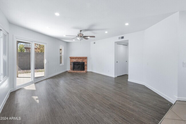 Building Photo - 7034 S 42nd St