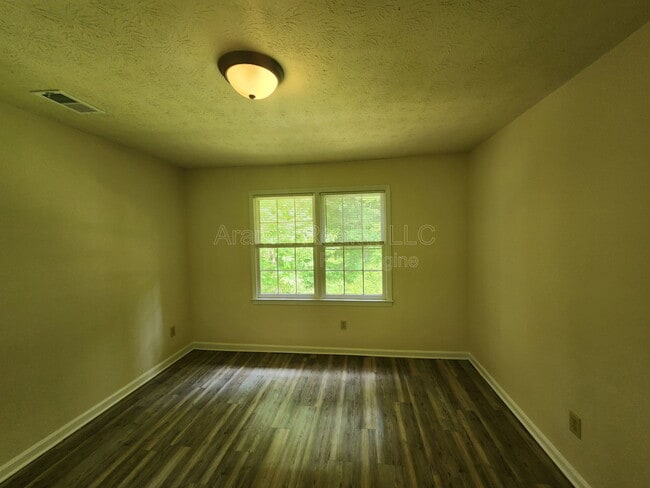 Building Photo - 2101 Wexford Dr