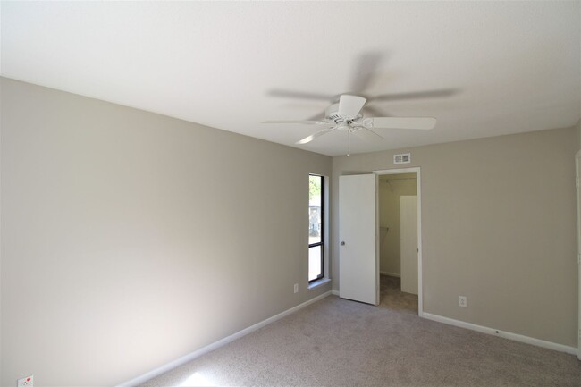 Building Photo - (Coming Soon) 2 Bedroom Condo In South Park!