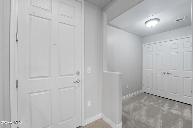 Primary Photo - 5450 E Deer Valley Dr