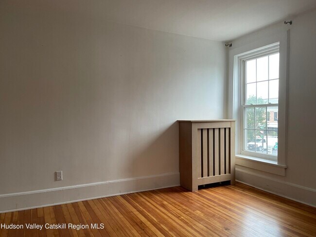 Building Photo - 502 Warren St