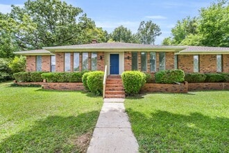 Building Photo - Renovated 4 Bedroom 2 Bath Home for Rent!!