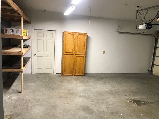 Building Photo - Beautiful 3-Bedroom Home with Modern Upgra...