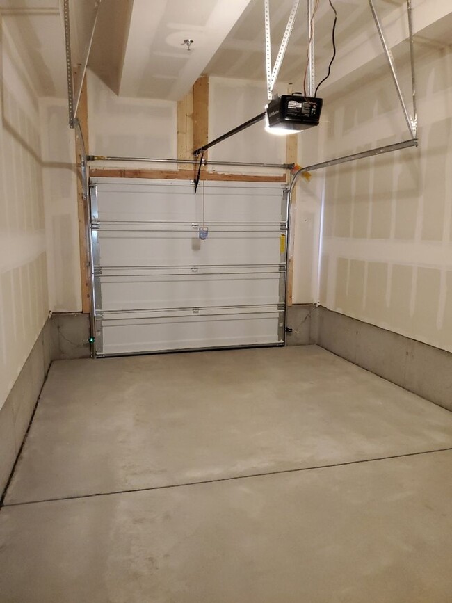 Building Photo - Fort Collins Brand New 2 Bed / 2 Bath 1st ...