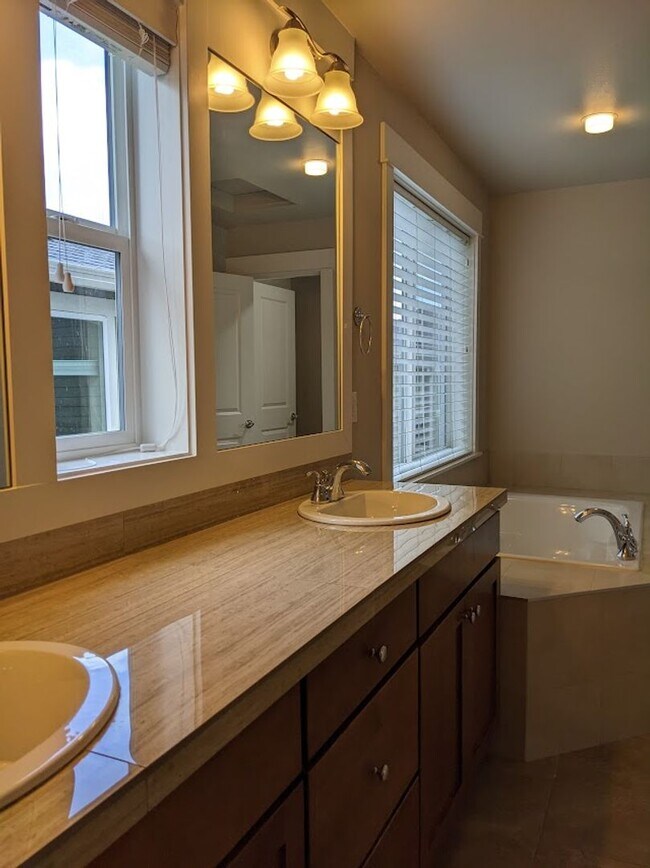Building Photo - Timber Creek 4 Bedroom Home