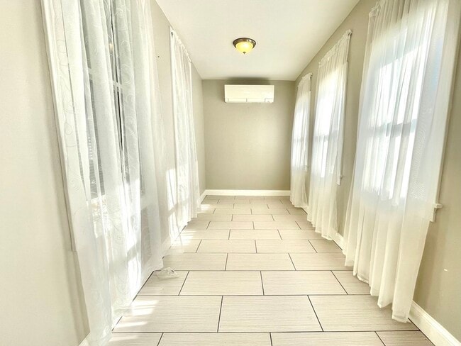 Building Photo - 20 Ridgecrest Ter