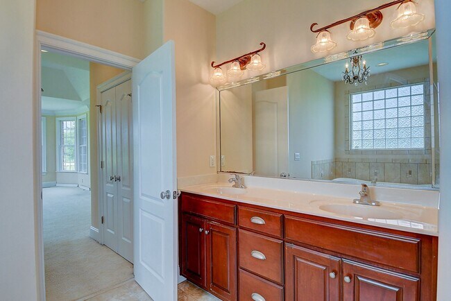 Building Photo - BEAUTIFUL HOME FOR RENT SOUTH CHESAPEAKE!