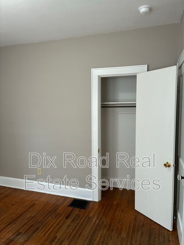 Building Photo - 2217 Winton St